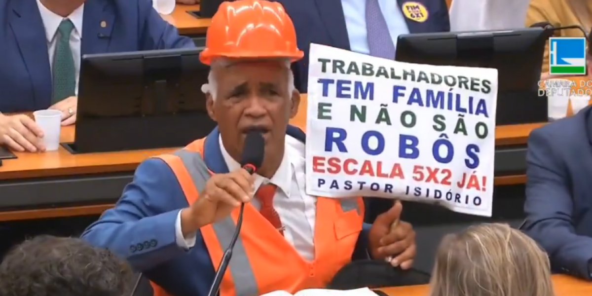 Pastor Sargento Isidório se engana durante votação do fim da escala 6x1 e se emociona