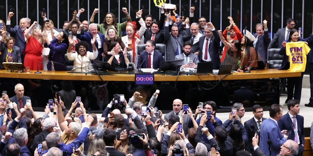 Fim da escala 6x1: Câmara aprova PEC que reduz jornada semanal de trabalho