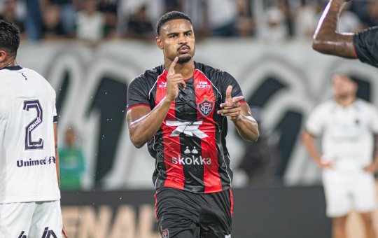 Em outro jogo maluco, Vitória vence novamente o ABC e volta à final da Copa do Nordeste depois de 16 anos