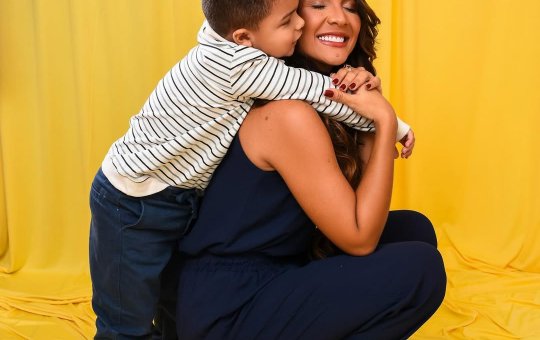 Ex-BBB Maxiane comenta diagnóstico do filho: “Ele está evoluindo muito bem”