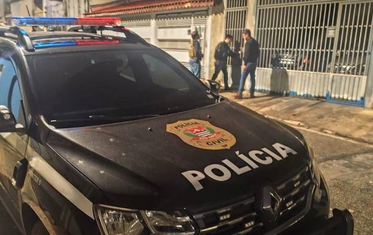 Mulher é presa suspeita de vender vídeos de maus-tratos e mortes de animais na internet