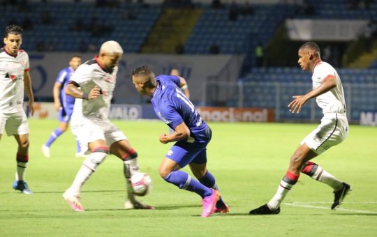 Vitória arranca empate contra o Avaí e segue na briga para fugir do Z-4