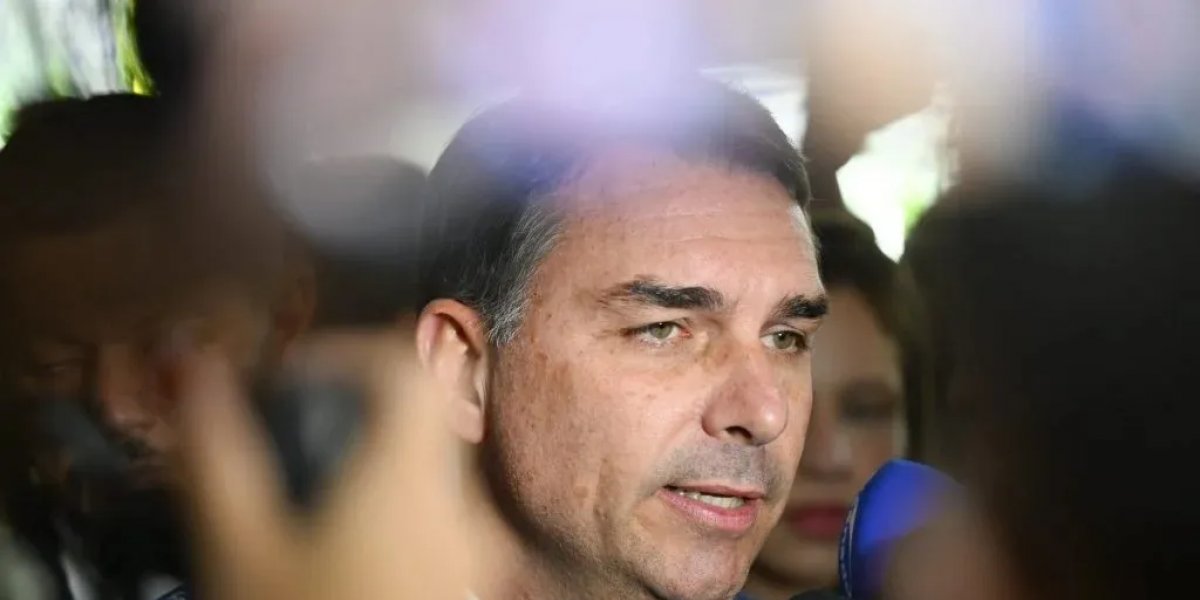 Após caso “Dark Horse”, Flávio Bolsonaro vira alvo de pedido de investigação na PGR por suposto atentado à soberania nacional