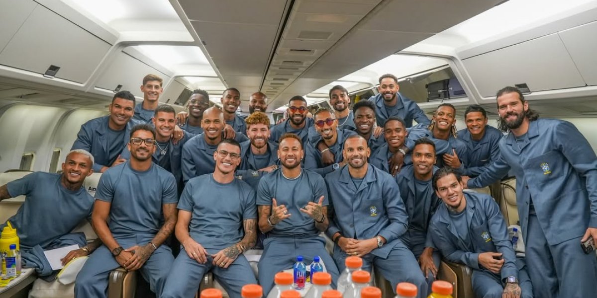 Jogadores da Seleção Brasileira no avião