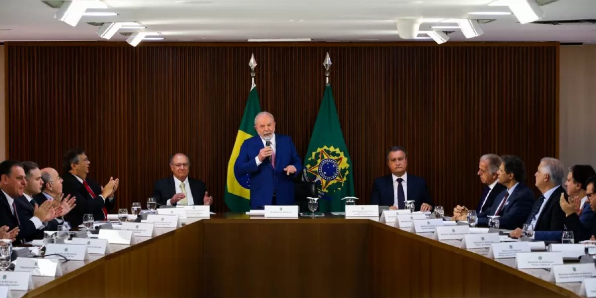 Lula convoca reunião ministerial para alinhar comunicação e discutir tarifa dos EUA