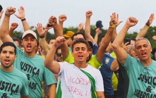 Nikolas Ferreira diz que apoiadores da direita são “mais bonitos e cheirosos” e gera polêmica