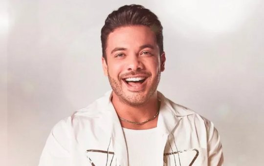 Wesley Safadão faz apelo sobre a conscientização política durante show na Paraíba
