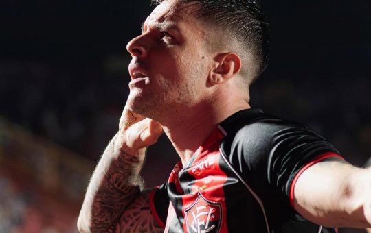 É campeão! Vitória vence o Fortaleza e volta a erguer a taça da Copa do Nordeste após 16 anos