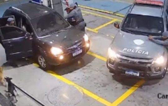 Polícia age rápido e intercepta carro com suspeitos de manter idoso como refém