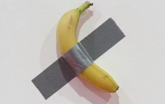 Obra de arte com banana e fita isolante avaliada em R$ 34 milhões é roubada de museu