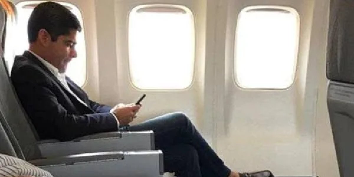 ACM Neto em avião