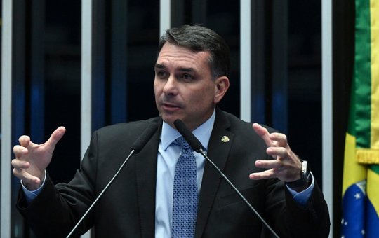 Flávio Bolsonaro diz que prefere mulher como vice em chapa presidencial de 2026