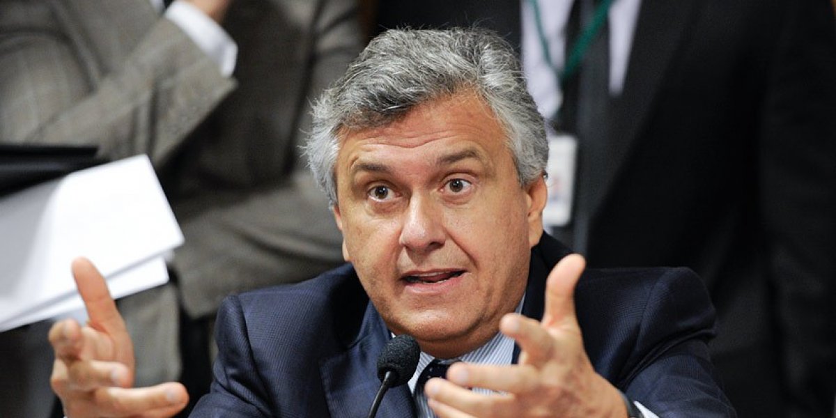 Caiado cobra explicações de Flávio Bolsonaro sobre ligação com Daniel Vorcaro