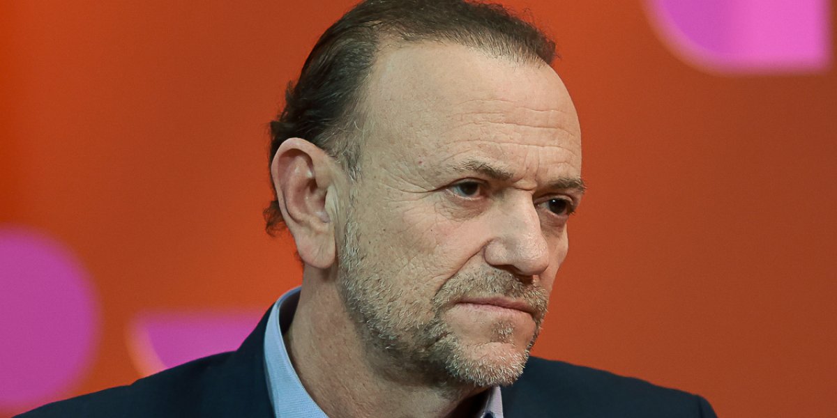 Presidente do PT comenta decisão do TSE que suspendeu pesquisa sobre Flávio Bolsonaro
