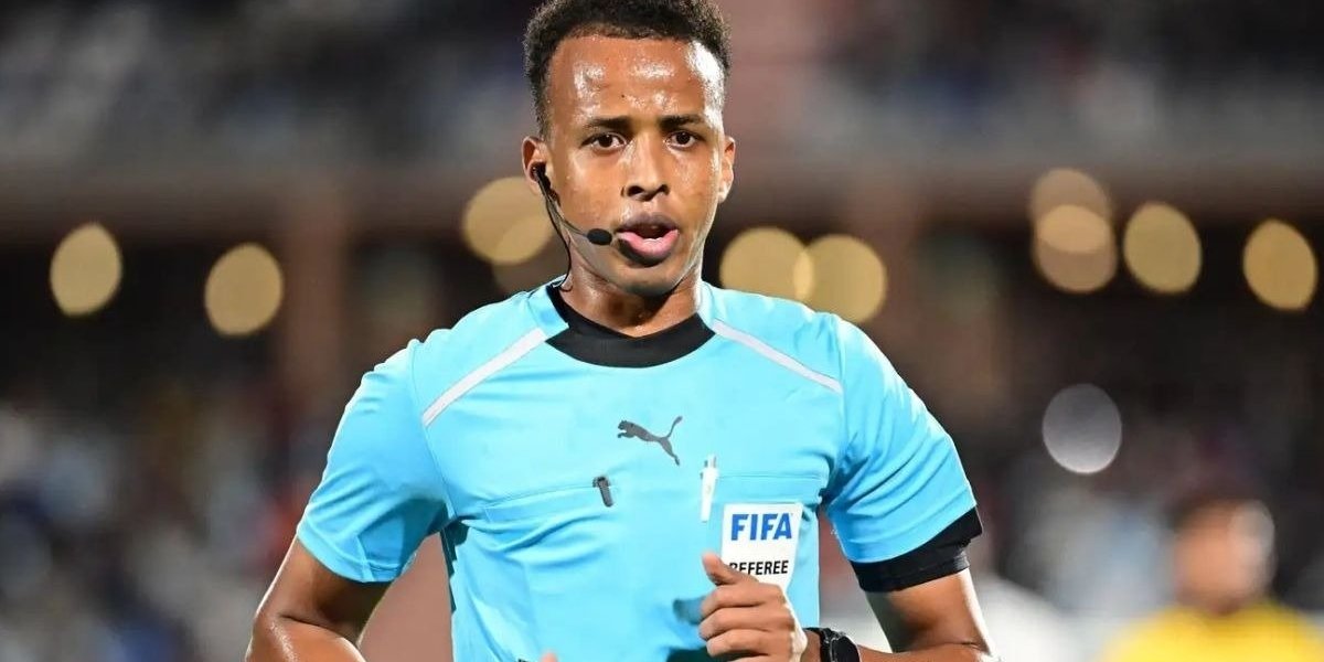 Árbitro impedido de entrar nos EUA para a Copa é recebido com festa ao chegar à Somália