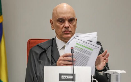 Alexandre de Moraes autoriza visita de familiares a Jair Bolsonaro durante prisão domiciliar
