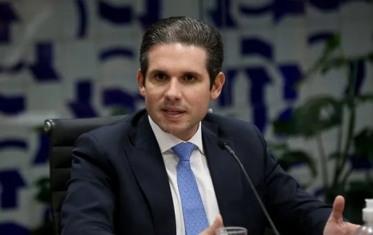 Motta quer acelerar projeto do governo sobre fim da escala 6x1 e aumenta pressão sobre o Senado