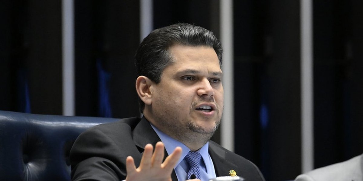 Davi Alcolumbre sinaliza avanço de proposta que acaba com a escala 6×1 no Senado