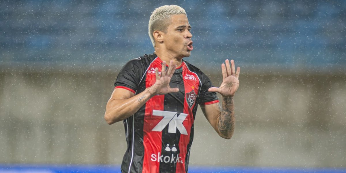 Atacante do Vitória, é premiado como melhor jogador da Copa do Nordeste 2026