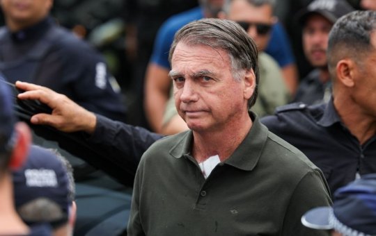 Bolsonaro tem piora em crises de soluço e precisou de doses extras de medicamento, diz relatório