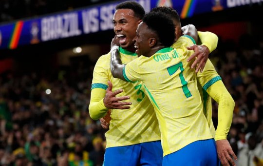 Fim do primeiro tempo: Brasil reage após susto e empata com gol de Vini Jr. na estreia da Copa