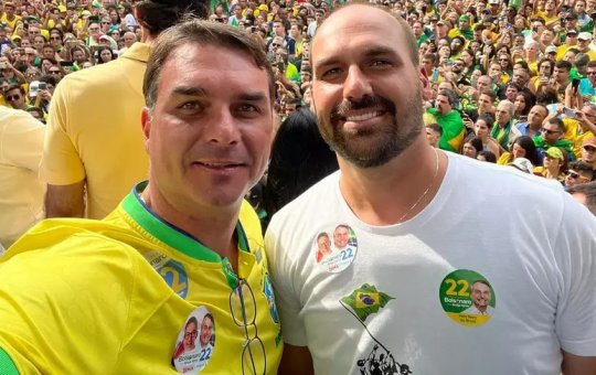 Eduardo Bolsonaro diz que Flávio corre risco de ser assassinado durante a campanha eleitoral