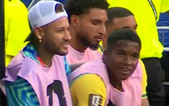 Leitura labial revela conversa entre Endrick e Neymar durante estreia do Brasil na Copa