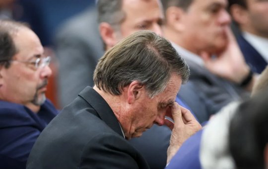 Arma de fogo registrada no nome de Jair Bolsonaro é apreendida durante blitz da PM no DF