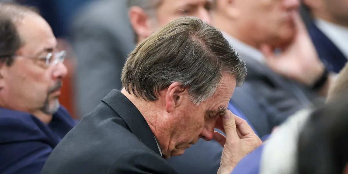 Arma de fogo registrada no nome de Jair Bolsonaro é apreendida durante blitz da PM no DF