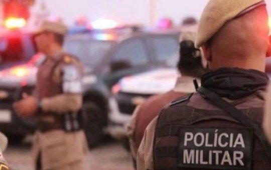 Policial militar é filmado agredindo mulher durante abordagem em Barreiras, na Bahia
