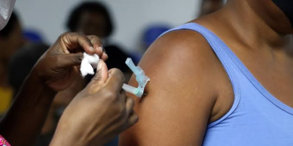 Salvador realiza operação especial de vacinação com horário estendido nesta terça
