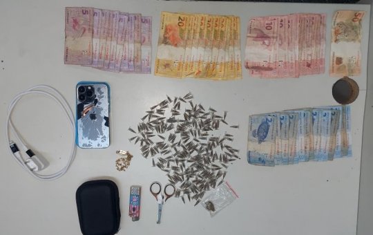 Suspeito tenta fugir, mas é preso com 244 pinos de K9 em Salvador