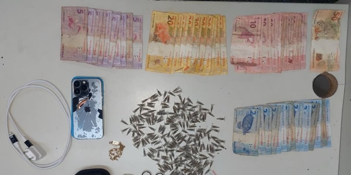 Suspeito tenta fugir, mas é preso com 244 pinos de K9 em Salvador