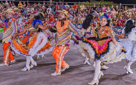 Jovens mantêm viva a tradição das quadrilhas juninas em meio às festas de São João