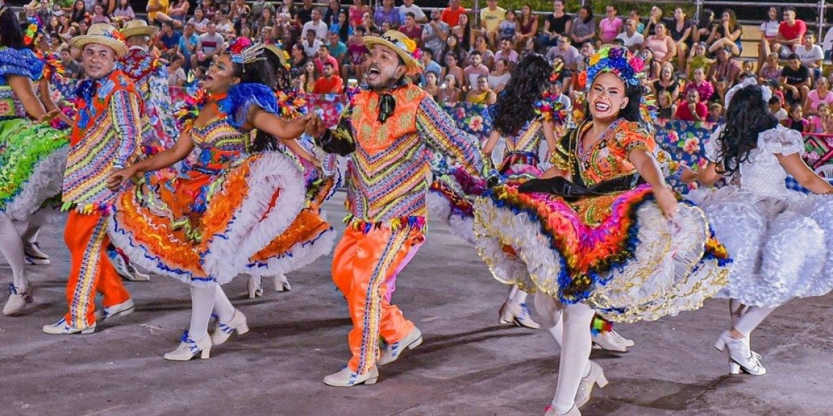Jovens mantêm viva a tradição das quadrilhas juninas em meio às festas de São João