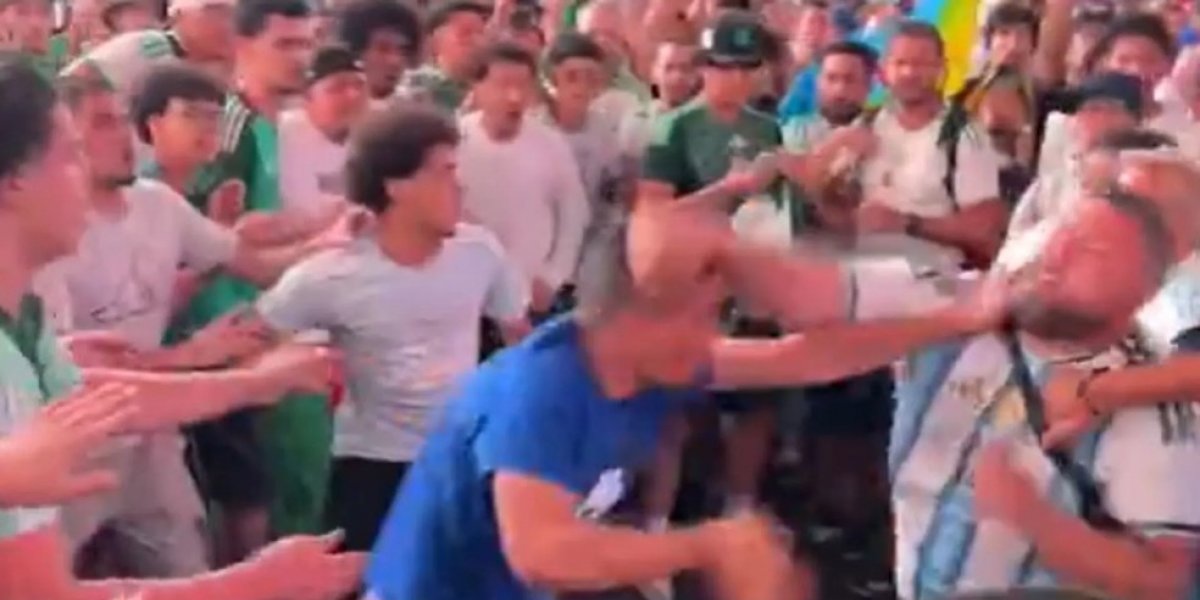 Torcedores de Argentina e Argélia brigam na Times Square antes de estreia na Copa do Mundo