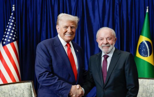 Encontro entre Lula e Trump ocorre sem registro de câmeras em evento internacional