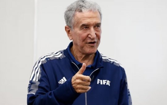 Ex-técnico da Seleção Brasileira, Carlos Alberto Parreira é internado no Rio