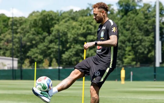 Neymar volta a treinar com a Seleção e aumenta expectativa para duelo contra o Haiti