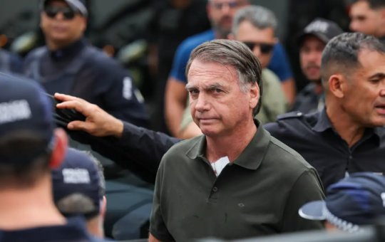 Defesa admite que arma era de Bolsonaro e cita problemas mentais do ex-presidente