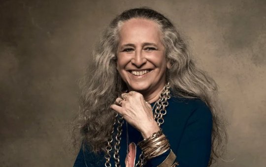 Maria Bethânia chega aos 80 anos como um dos maiores nomes da música brasileira