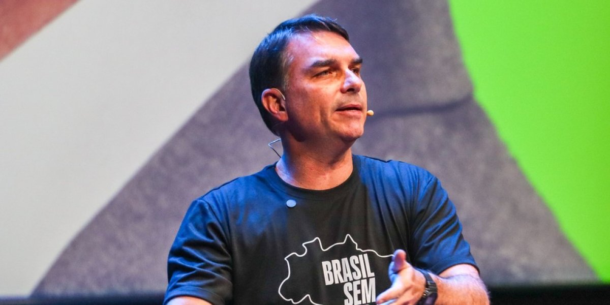 Flávio Bolsonaro defende castração química para estupradores: "É preciso cortar o mal pela raiz"