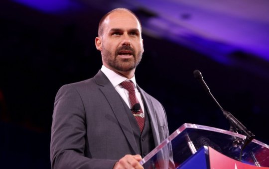 EUA classificam condenação de Eduardo Bolsonaro como “perseguição e manipulação jurídica”