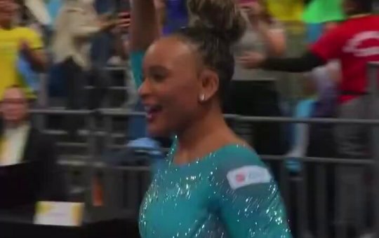 Rebecca Andrade ganha ouro após dois anos afastada do esporte