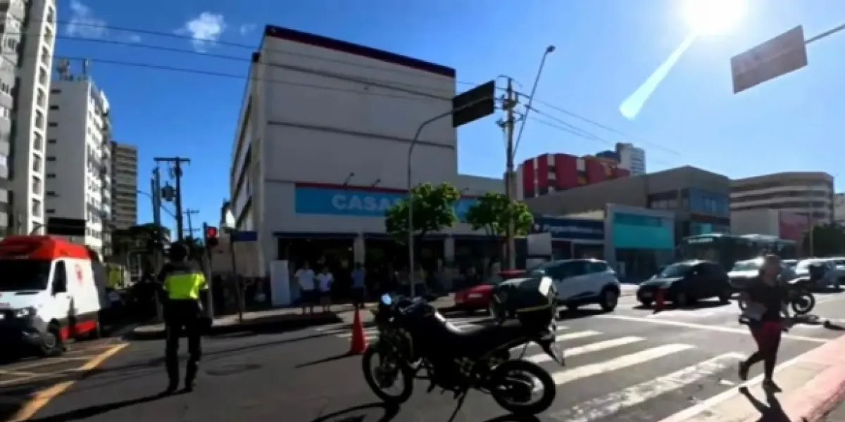 Motociclista morre após colisão com ônibus na Pituba
