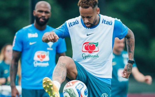 Com Neymar, Seleção Brasileira faz penúltimo treino para duelo contra a Escócia