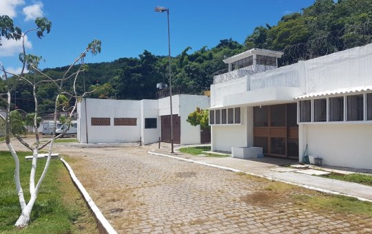 Detentos improvisam corda com lençóis e fogem de presídio na Bahia
