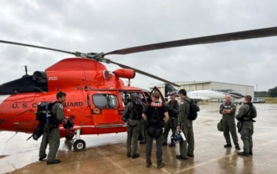 Helicóptero da Guarda Costeira dos EUA cai no Alasca durante operação de busca