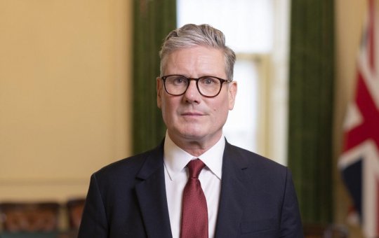 Keir Starmer renuncia ao cargo de primeiro-ministro do Reino Unido após pressão política
