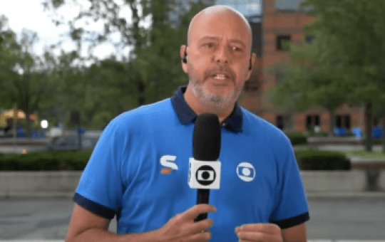 Após susto ao vivo, Alex Escobar tranquiliza fãs ainda no hospital